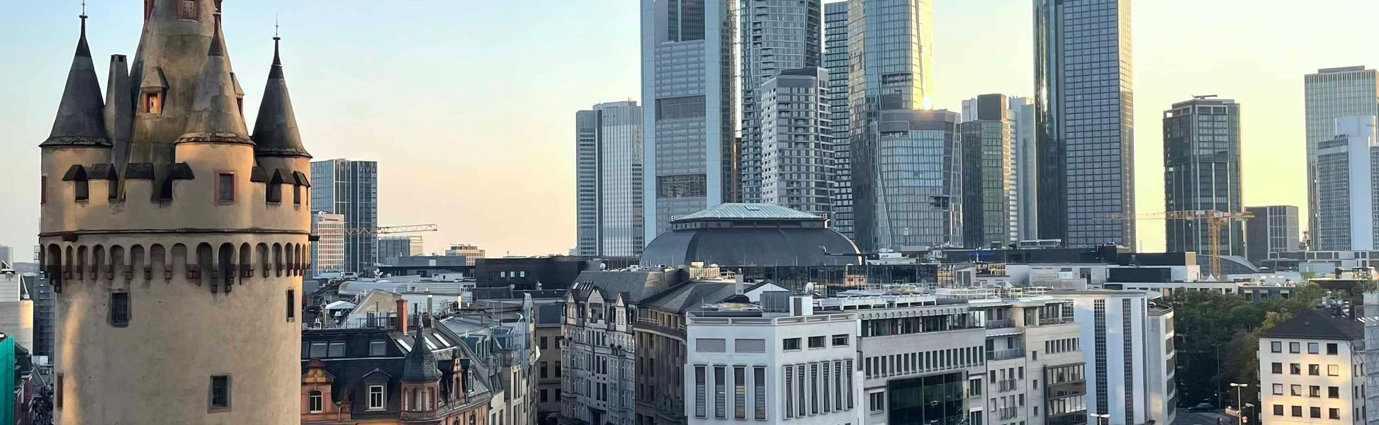 Stadtfuehrung im Frankfurter Ostend und den Bauprojekten rund um die EZB