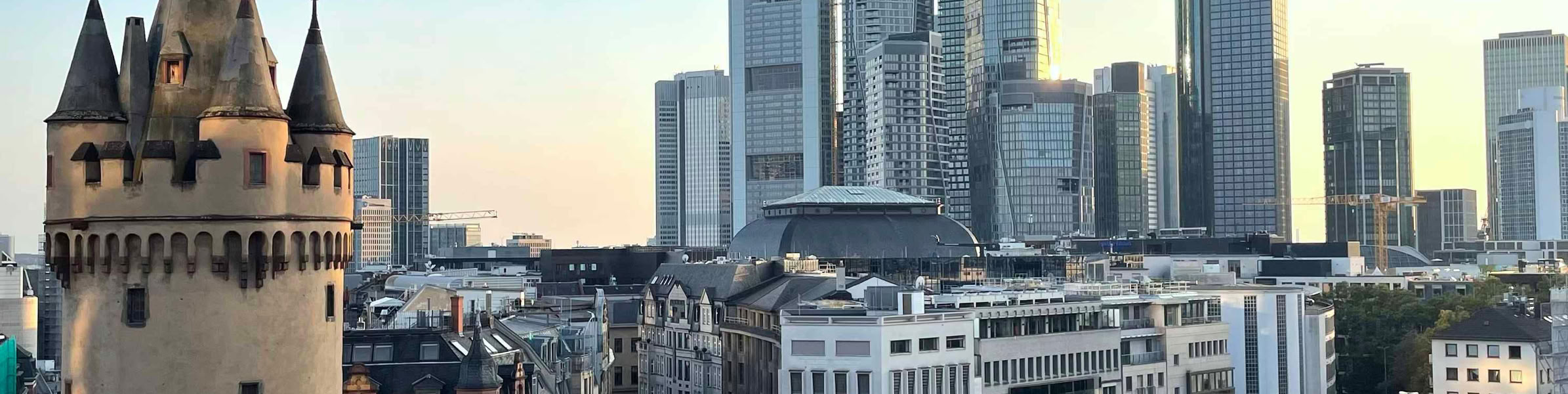 Stadtfuehrung im Frankfurter Ostend und den Bauprojekten rund um die EZB